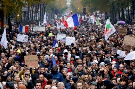 Ribuan Orang di Paris Turun ke Jalan untuk Memprotes Islamofobia