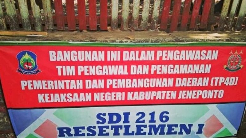 Spanduk TP4D yang diminta Kejari Jeneponto untuk diturunkan.