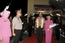 Mantan Kapolres Bantaeng Adip Rojikan Pamit, Seorang Perempuan Memeluk hingga Pingsan