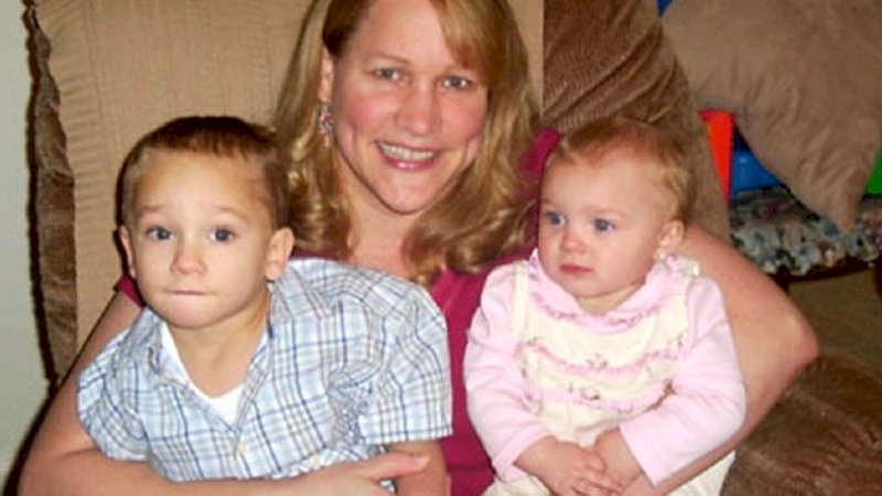 Tammy dan kedua cucunya, Alexzander dan Arianna