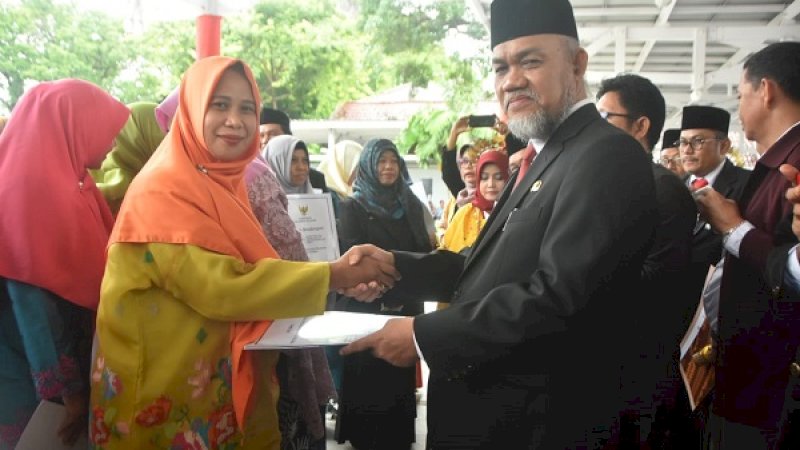 Pemerintah Kabupaten (Pemkab) Gowa, kembali meraih sejumlah penghargaan di bidang kesehatan. Prestasi ini didapat pada peringatan Hari Kesehatan Nasional (HKN) ke-55 Tahun pada tingkat Provinsi Sulawesi Selatan, di Lapangan Upacara Rumah Jabatan Gubernur Sulsel, Senin (12/11/2019) lalu. 