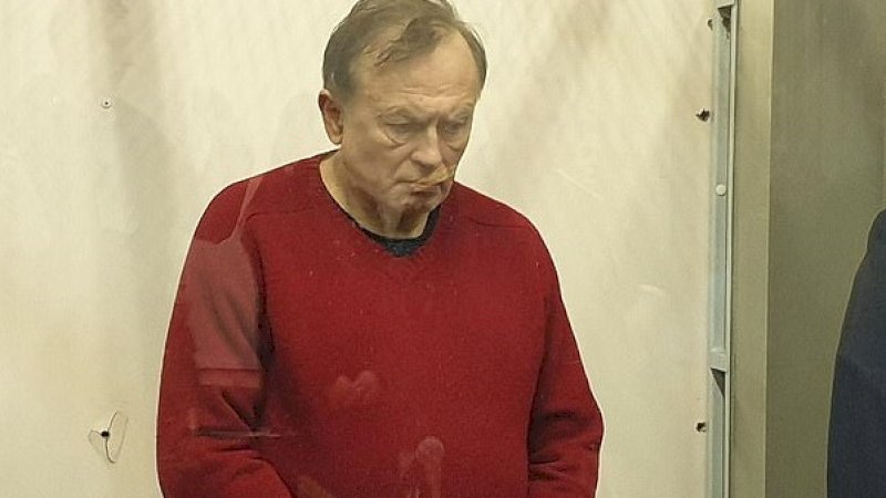 Profesor Oleg Sokolov di pengadilan