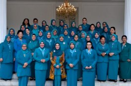 Hadiri Pelantikan Ketua Umum PKK, Liestiaty Nurdin Ucapkan Selamat