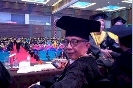 Apresiasi Orang Tua, Ketua STIEM Bongaya Suruh Wisudawan Berdiri dan Lambaikan Tangan ke Orang Tua