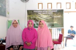 Dosen Farmasi UMI Latih Emak-emak Bikin Minyak Gosok Antinyamuk