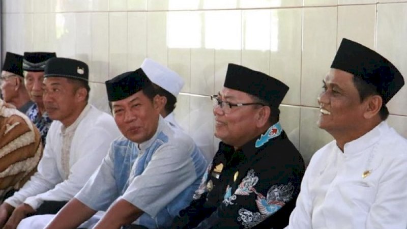 Bupati Barru, Suardi Saleh saat menghadiri perayaan maulid nabi Muhammad di Masjid Nurul Iman Cilellang, Mallusetasi, Kamis (14/11/19) malam.