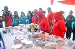 Ketua Forum Kabupaten Sehat Sidrap Didaulat Jadi Juri Lomba Masakan di HKN Ke-55