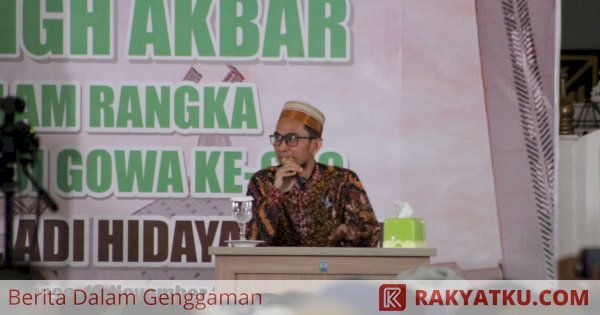 Pakai Songkok Recca Ceramah Ustad Adi Hidayat Di Gowa Dipadati Warga Pakai Songkok Recca Ceramah Ustad Adi Hidayat Di Gowa Dipadati Warga