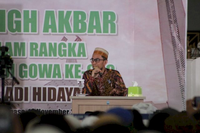 Pakai Songkok Recca Ceramah Ustad Adi Hidayat Di Gowa Dipadati Warga