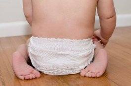 Akal Bulus Pria Ini Minta Digantikan Popok Sama Gadis