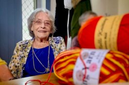 Nenek 92 Tahun Jahit 20.000 Baju untuk Anak-Anak India