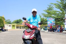 Genjot Pelayanan Kesehatan, Bupati Barru Serahkan 36 Motor