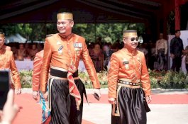 Pemkab Gowa Serahkan Bantuan ke Pelaku UKM di Puncak HJG ke-699