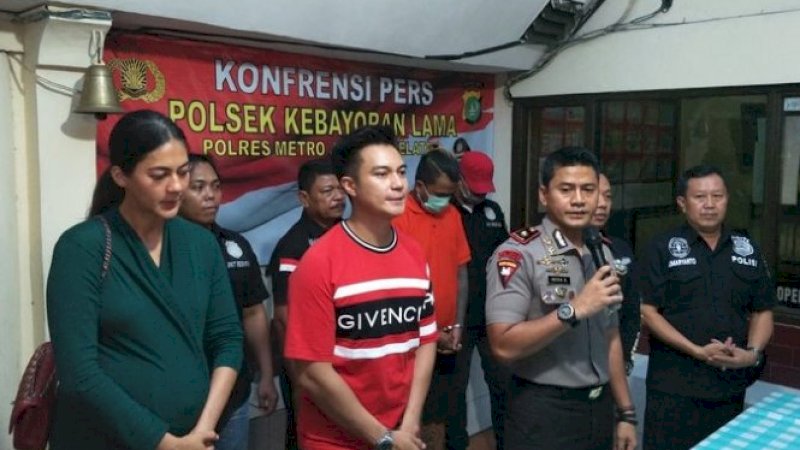 Baim Wong ikut konferensi pers di Polsek Kebayoran Lama, Minggu (17/11/2019).
