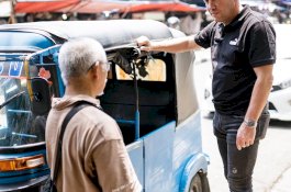 Kala Legenda Timnas Jerman Lothar Matthaeus Unggah Foto Bareng Tukang Bajaj