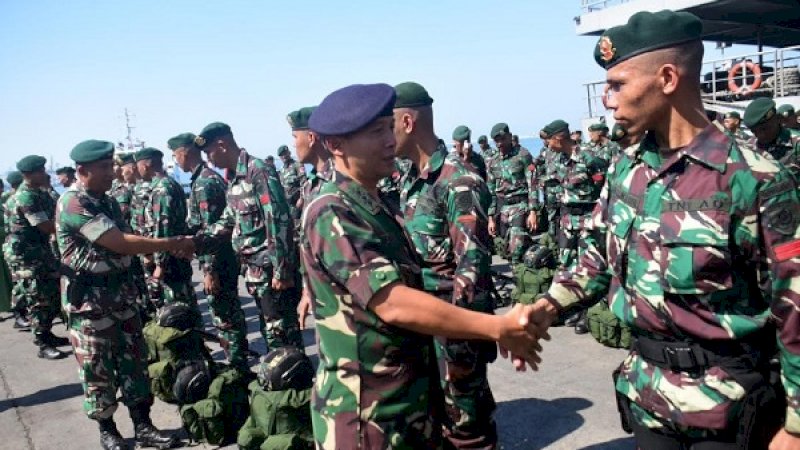 Upacara pelepasan Satgas Pamtas RI-PNG di pelabuhan Soekarno Hatta, Makassar, Senin, (18/11/2019).