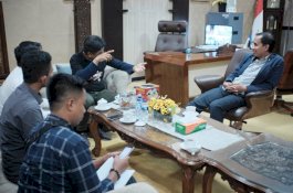 Alumni FIB Unhas Tanam Mangrove di Untia, Ketua DPRD Makassar Dukung Penuh