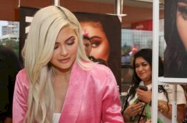 Kylie Jenner Jual Saham Perusahaan Kosmetiknya Seharga Rp8,4 Triliun