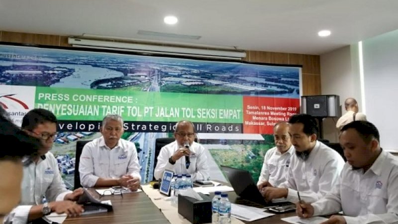 Konferensi pers penyesuaian tarif tol oleh PT JTSE.