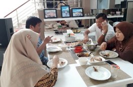 Politik ala Ikan Salmon: Kak Syam Sarapan Semeja dengan Andi Utta