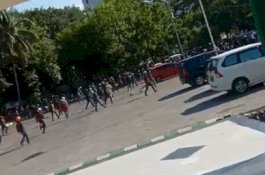 Massa yang Serang Kampus UMI Ternyata Juga Ancam Polisi dengan Busur