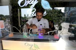 Terletak di Kota Paling Tercemar di Dunia, Bar ini Jual Oksigen Murni