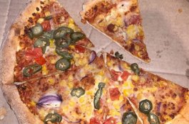 Keluarga Muslim di Inggris Merasa Dihina Karena Diberikan Pizza Babi