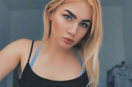 Buka Smartphone Sambil Jalan, Petinju Cantik ini Tewas Ditabrak Kereta