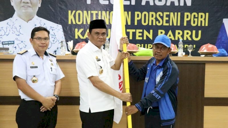 Bupati Barru Suardi Saleh secara resmi melepas kontingen Porseni Persatuan Guru Republik Indonesia (PGRI) Kabupaten Barru di ruang Dinas Pendidikan, Rabu sore (20/11/2019).