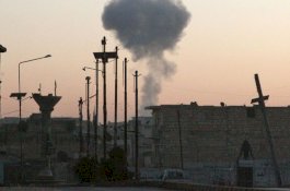 Rusia Jatuhkan Rudal di Dekat Tempat Bersalin, Gadis Berselimut Debu Diangkat dari Reruntuhan