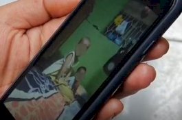 Ibu Ini Tega Siksa Anaknya Sambil Direkam Agar Viral