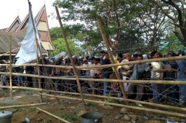 Batu Melawan Parang, Aksi Gelar Sajadah Masyarakat Manggala Berakhir Ricuh