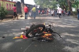 8 Warga Kena Batu dan Busur dalam Aksi Gelar Sajadah Masyarakat Manggala