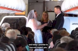 Pasangan Ini Menikah di Ketinggian 37.000 Kaki, Penumpang yang Tak Setuju Boleh Pindah Pesawat