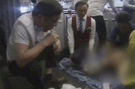 Tolong Penumpang di Pesawat, Dokter Isap Urin Hampir 1 Liter