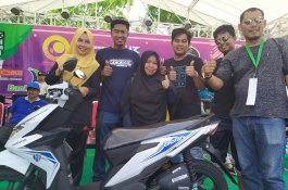 Dua Guru di Barru Menang Undian Umrah dan Motor di Acara Jalan Santai