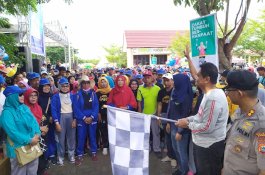 Anggota PGRI Se-Sulsel Ikut Jalan Santai, Suardi Saleh: Nikmatilah Keindahan Barru