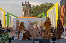 Di Depan Monumen Habibie-Ainun, Desainer Internasional Ini Motivasi Reseller