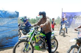 Jelang Musim Tanam, Tomy Satria Ikut Lomba Ojek Gabah di Gantarang