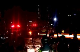 Api Lalap Atap 20 Ruko di Komplek New Zamrud