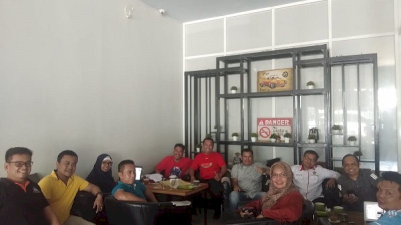 Di Ardan Masogi Cafe and Resto, Minggu, 24 November 2019. Rapat persiapan digelar. Rapat terkait pendampingan "1 Sarjana Kesehatan Masyarakat (SKM) 1 Desa".