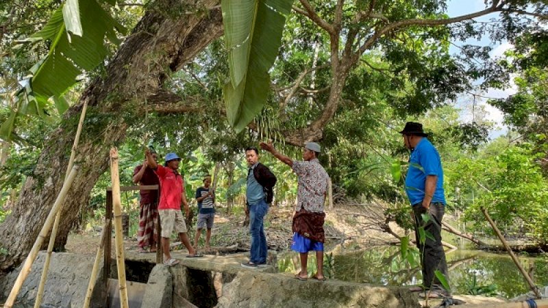 Arga Prasetya Ashar saat meninjau Sungai Bila di Belawa.