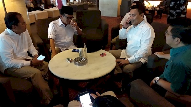 Danny Pomanto berbincang dengan La Tinro, Andi Irwan Darmawan dan M Aras dari PPP.