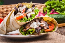 Gaya-gayaan Makan di Hotel, Dua dari Empat Pria Ini Ditangkap Polisi Setelah Kenyang