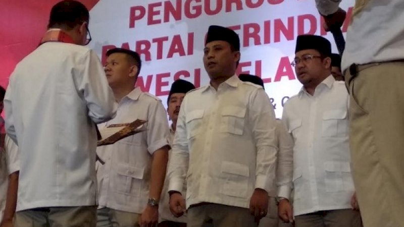 Proses pelantikan Andi Iwan Darmawan Aras sebagai Ketua Gerindra Sulsel.