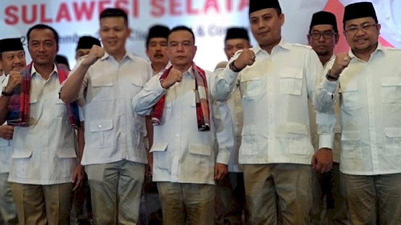 Andi Iwan Darmawan Aras (kedua dari kanan), usai dilantik sebagai Ketua Gerindra Sulsel di Hotel Claro, Senin (25/11/2019).