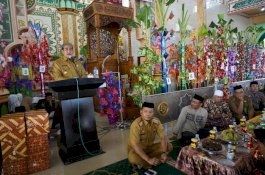 Hadiri Maulid Nabi di Watang Sidenreng, Bupati Sidrap Lakukan Ini