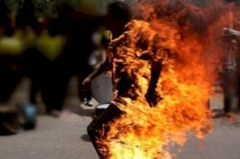 Kakak Kawin Lari, Keluarga Gadis Bakar Hidup-hidup Sang Adik