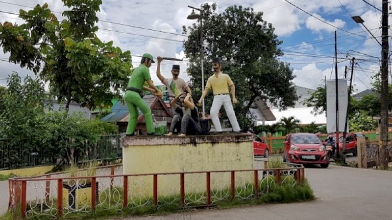 Patung Massar di Kecamatan Somba Opu, Gowa, yang rencana akan dibongkar. Selain timbulkan macet, juga tak punya nilai edukasi.