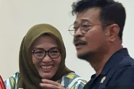 SYL Jadi Rebutan Selfie, Rektor: Saya Tarik Pak Menteri Ya...